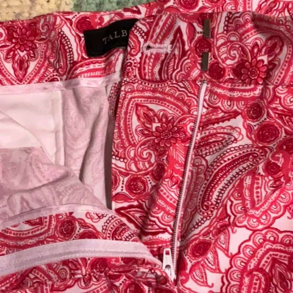 Talbots Pink and White Paisley Bermuda Shorts - Picture 4 of 4